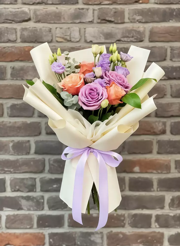 Букет цветов из: Лизиантусы и Розы в Данилово