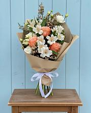 Букет цветов из:  Альстромерии, Лизиантусы, Розы и Хризантемы в Данилово