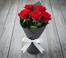 Букет 5 Красных роз Эдлесс Лав в Данилово