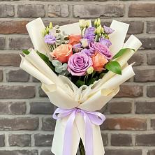 Букет цветов из:  Лизиантусы и Розы в Данилово