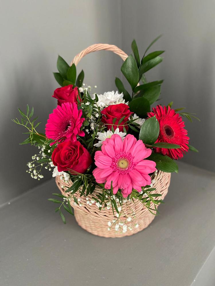 Цветочная композиция из Розы, Хризантемы и Герберы в корзине в Данилово