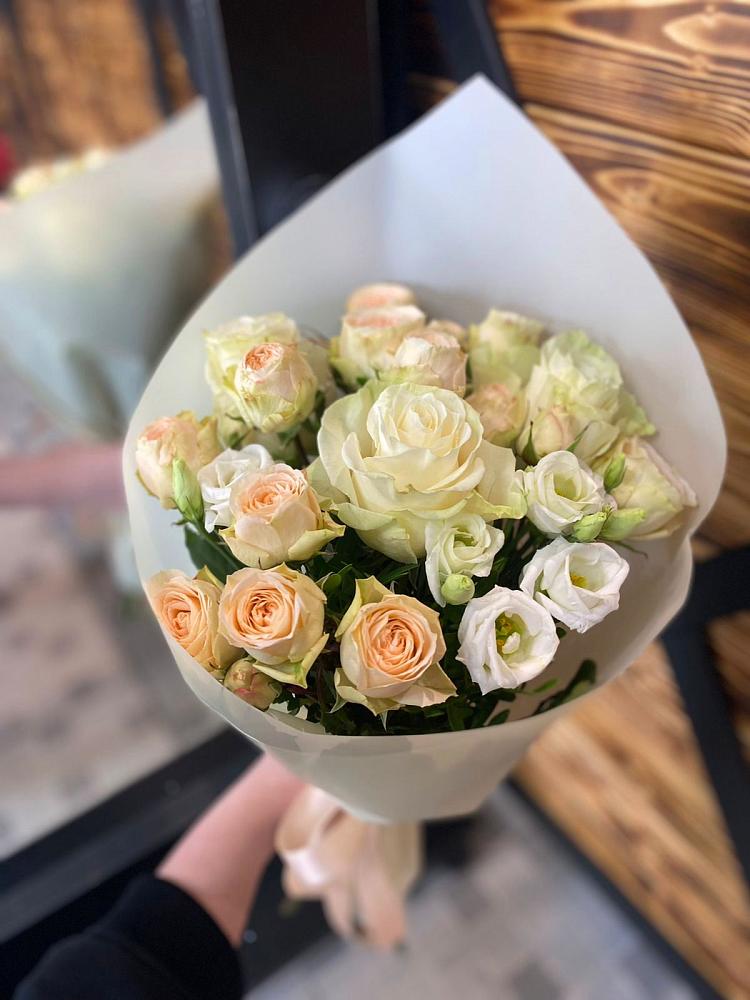 Букет цветов из: Розы и Лизиантусы в Данилово